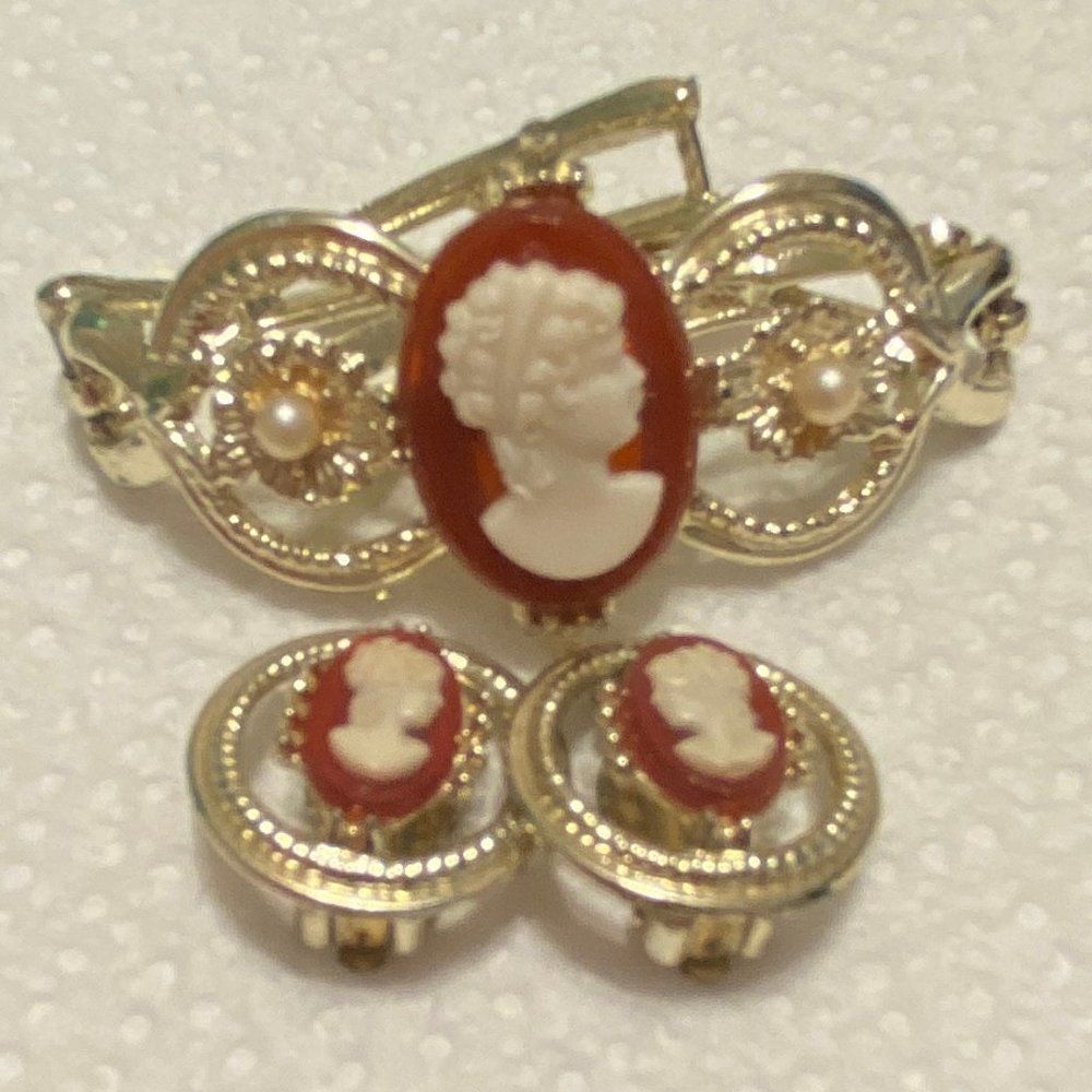 Cameo Bracelet and Clip on Earrings set